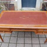 Napoleon III desk in Louis XVI style made of walnut from the late 19th century.