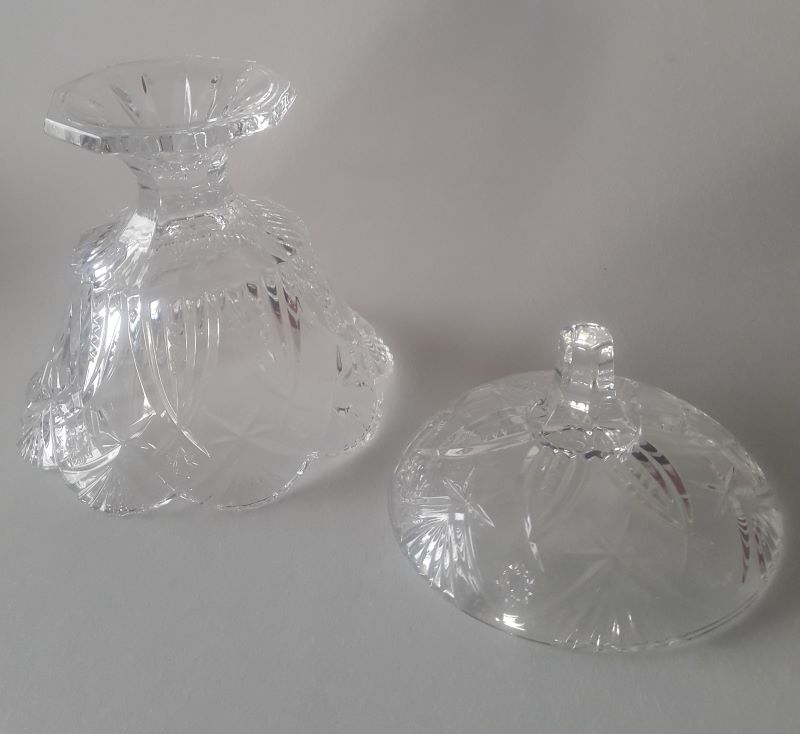 Glass or crystal standing candy maker