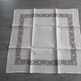 Small vintage embroidered tea tablecloth 60x60cm + 6 matching napkins.