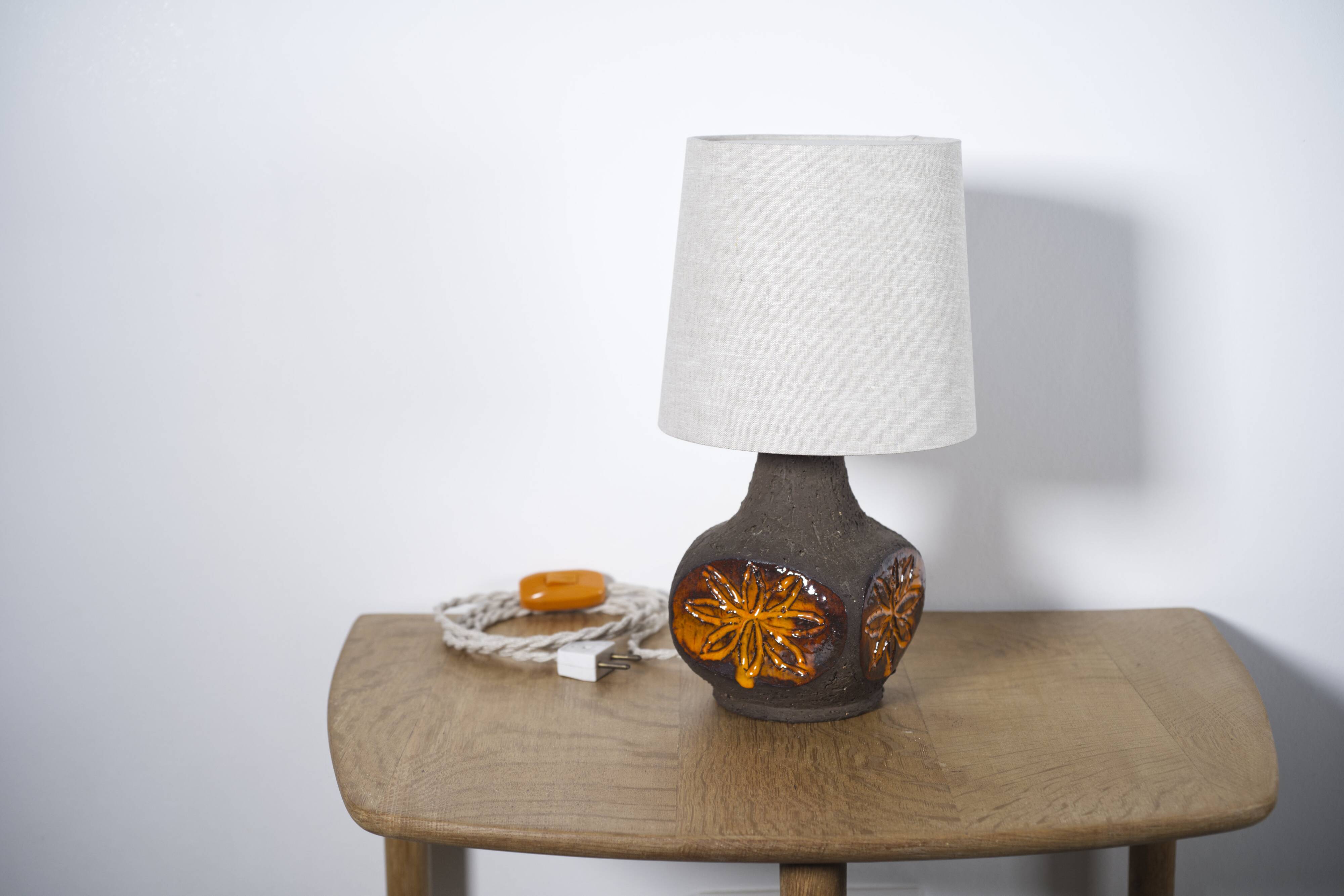 Lampe de table en céramique Løvemose, Danemark, années 1960.