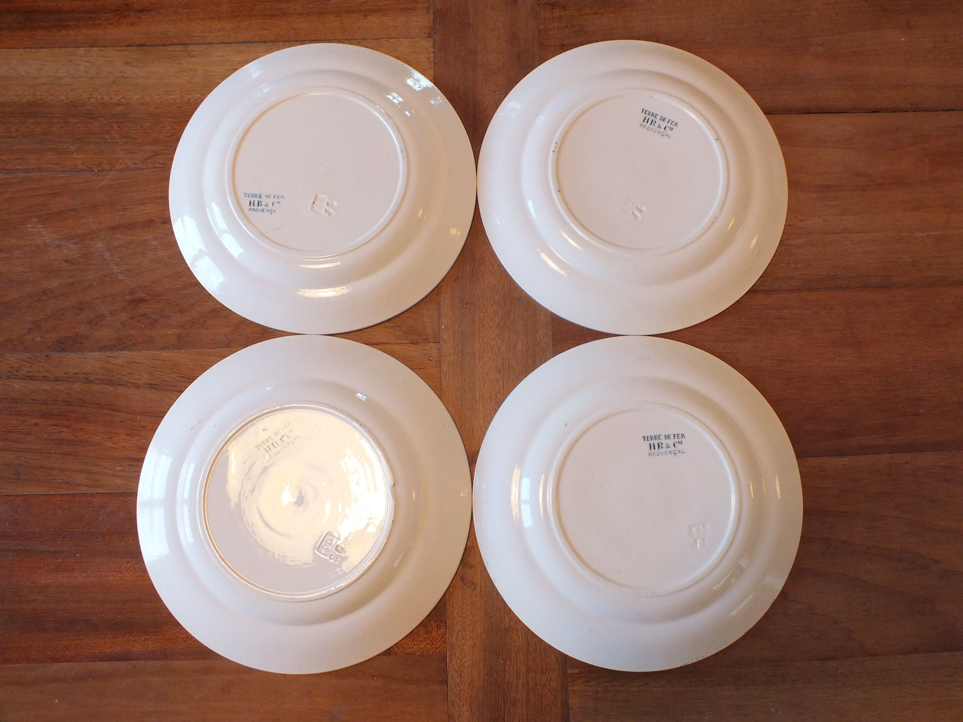 4 Flat plates in Terre de Fer Choisy le Roi HB service Provençal