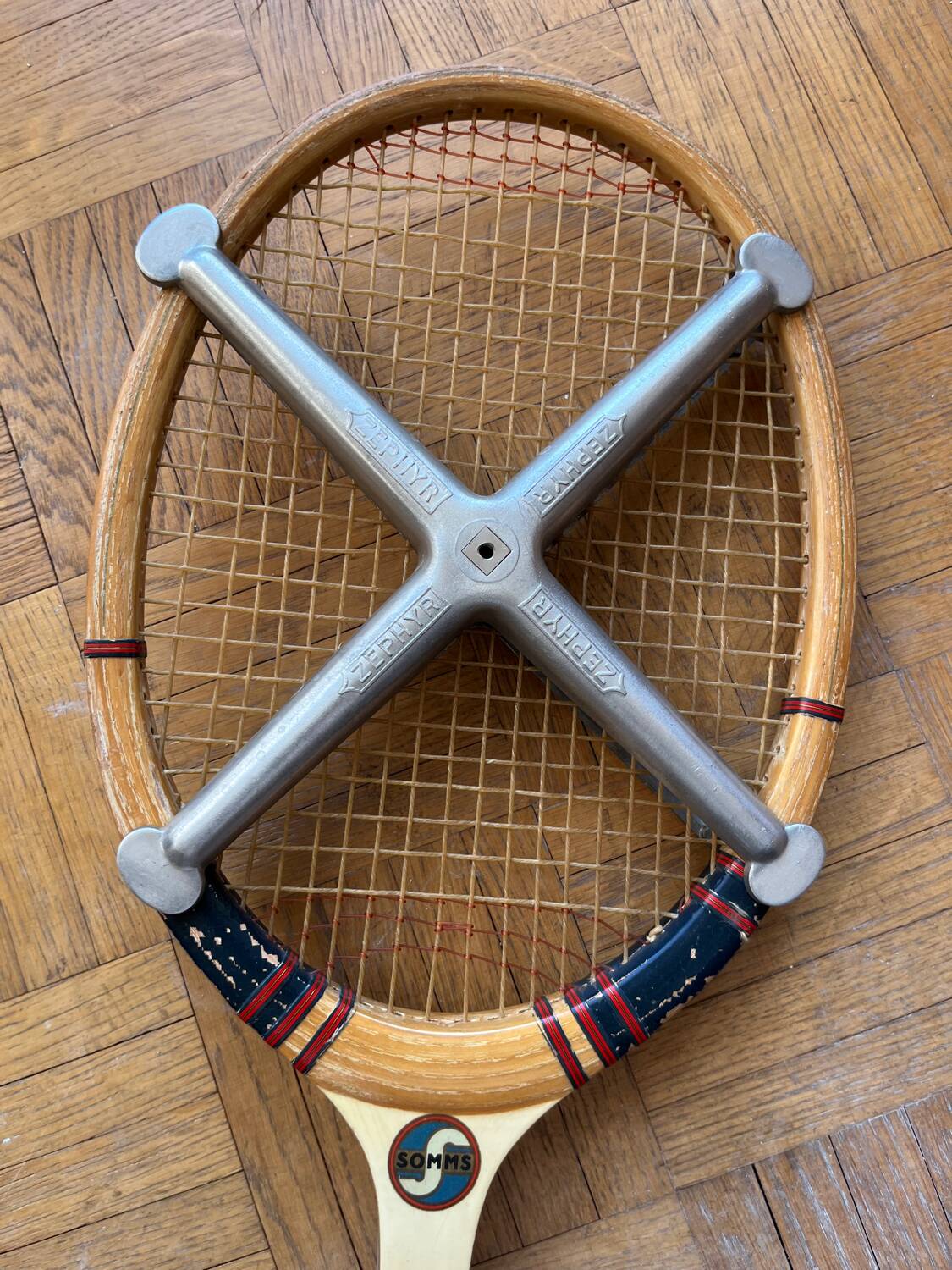 Raquette de tennis ancienne