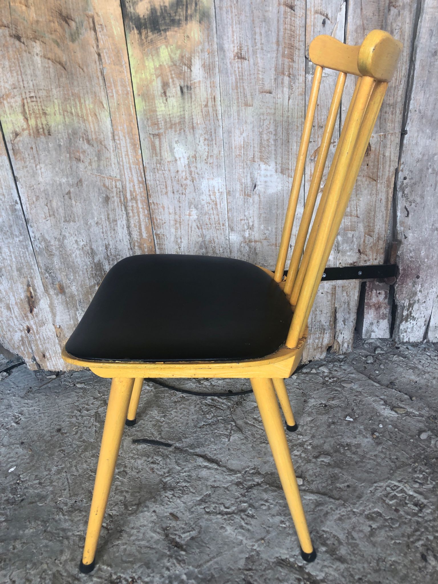 Baumann western style chair in yellow wood + vintage black skai seat