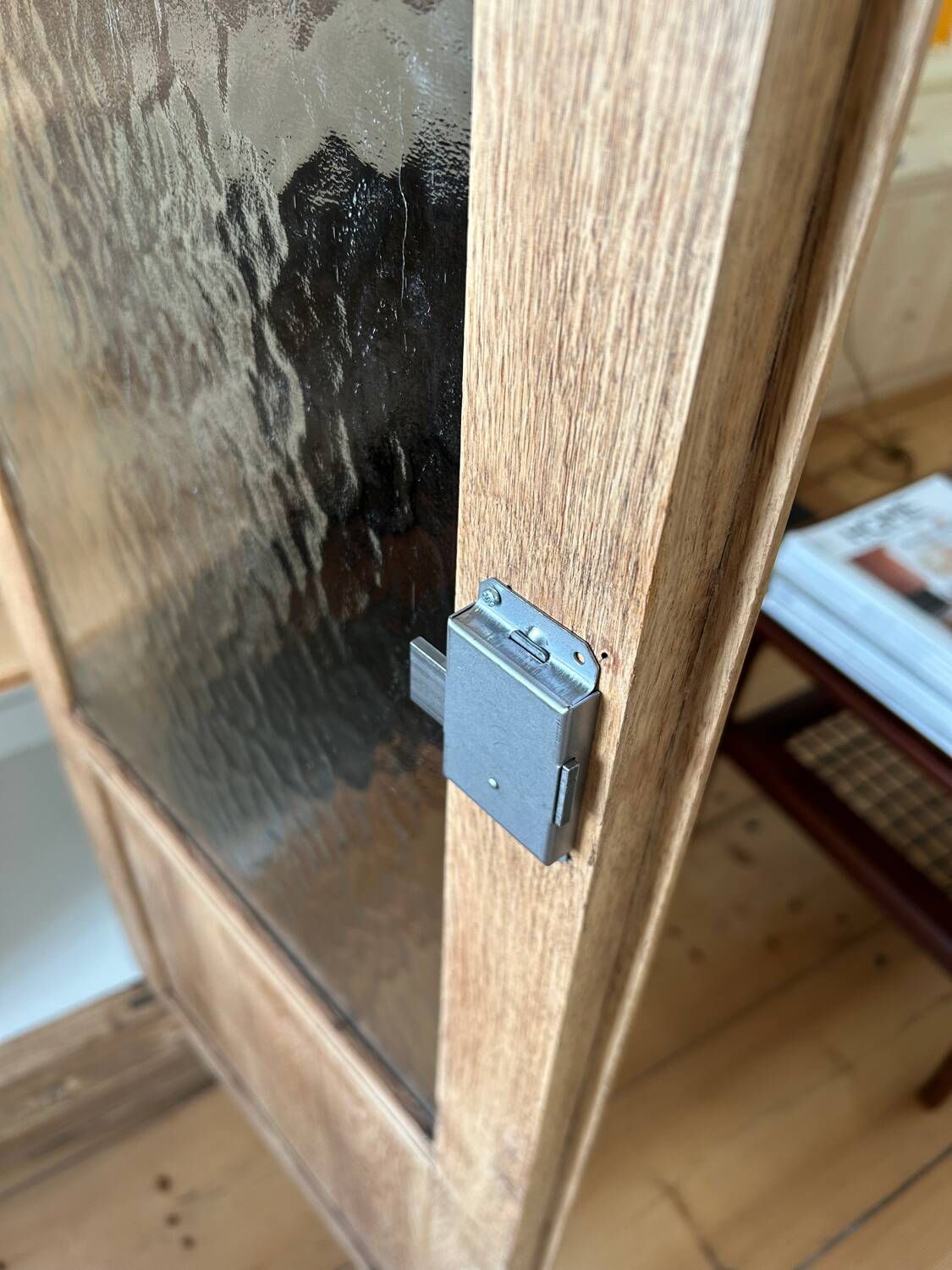 Glass cabinet in raw oak (renovated)