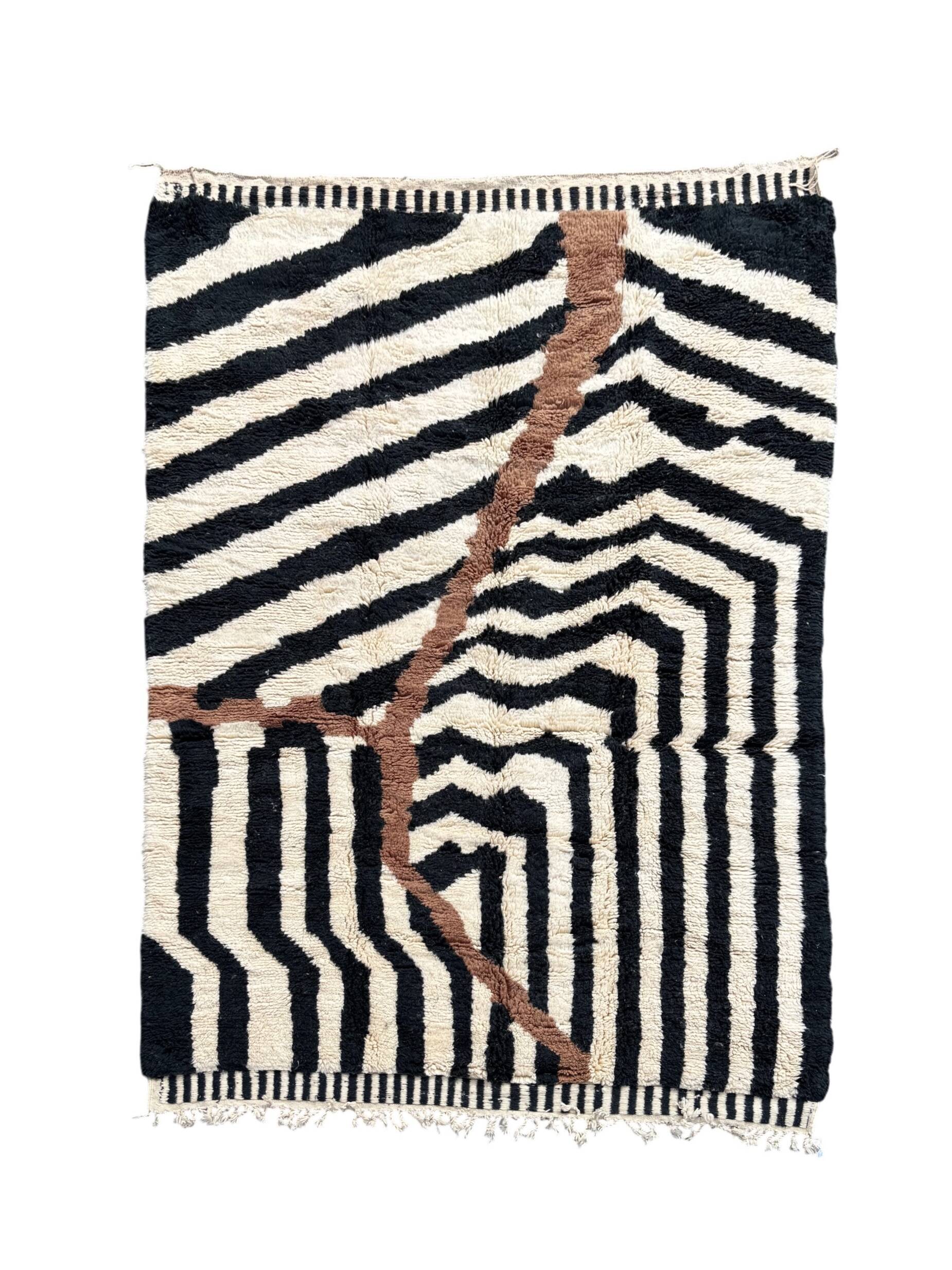 Beni M'rirt Moroccan Rug 200x300 cm – Large Black & Ecru Berber Rug