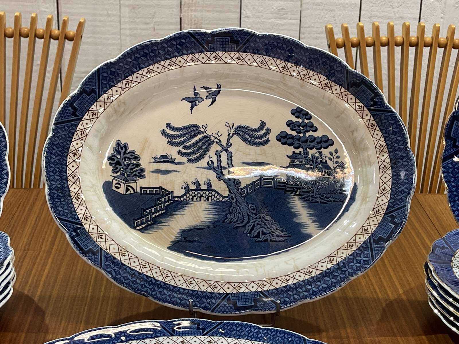 REAL OLD WILLOW English Porcelain Dinner Service - 27 pieces