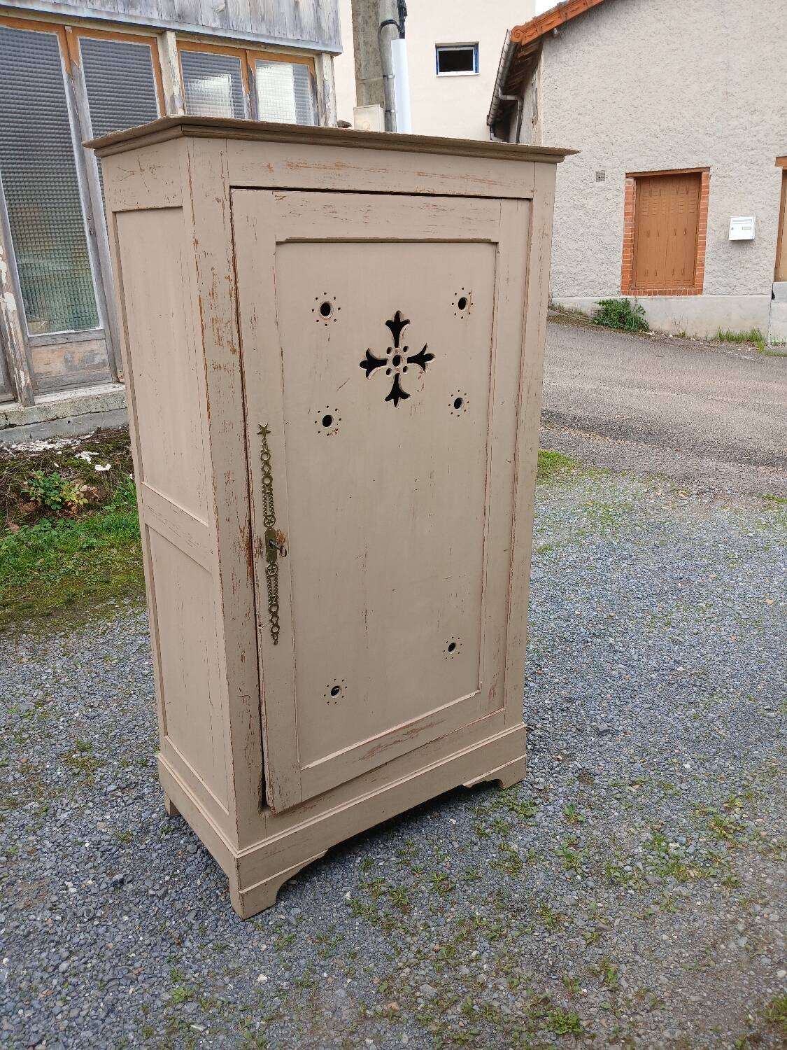 Bonnetière en bois très ancienne