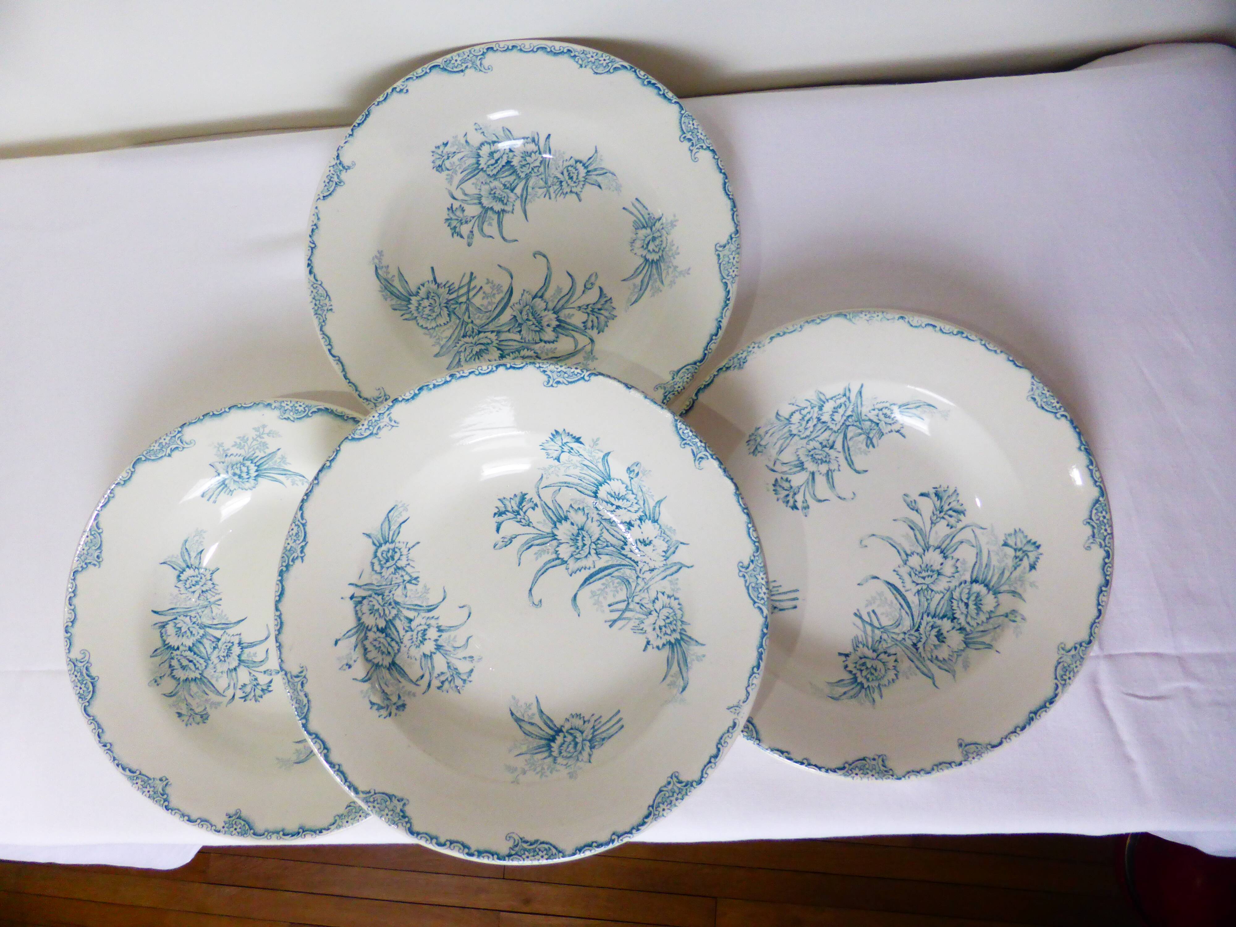 4 vintage hollow plates in iron earth from L&G model Carnations 220517