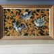 Tableau ancien brodé oiseaux bleus et fleurs - tapisserie encadrée