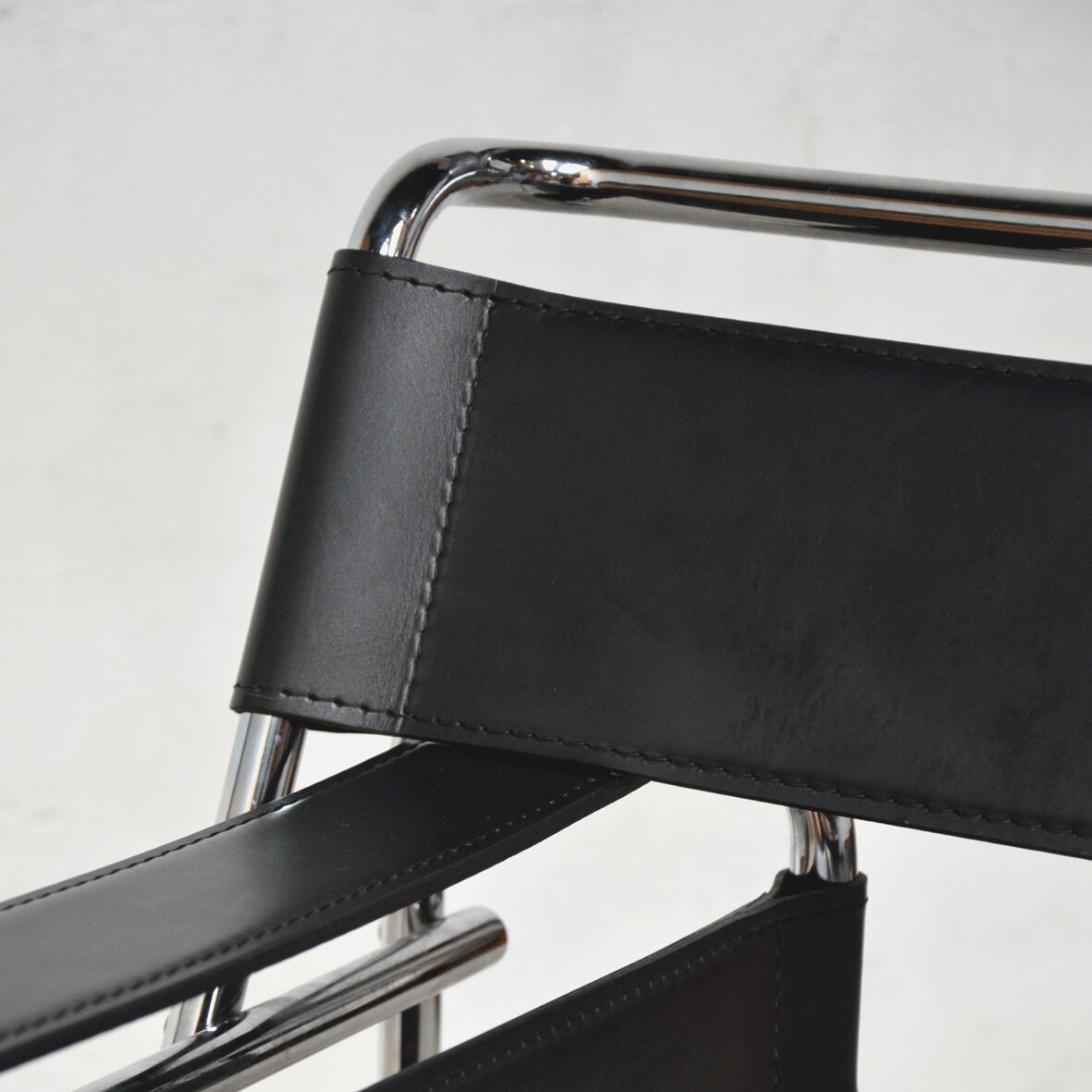 Paire de fauteuils Wassily noir, Italie 1980