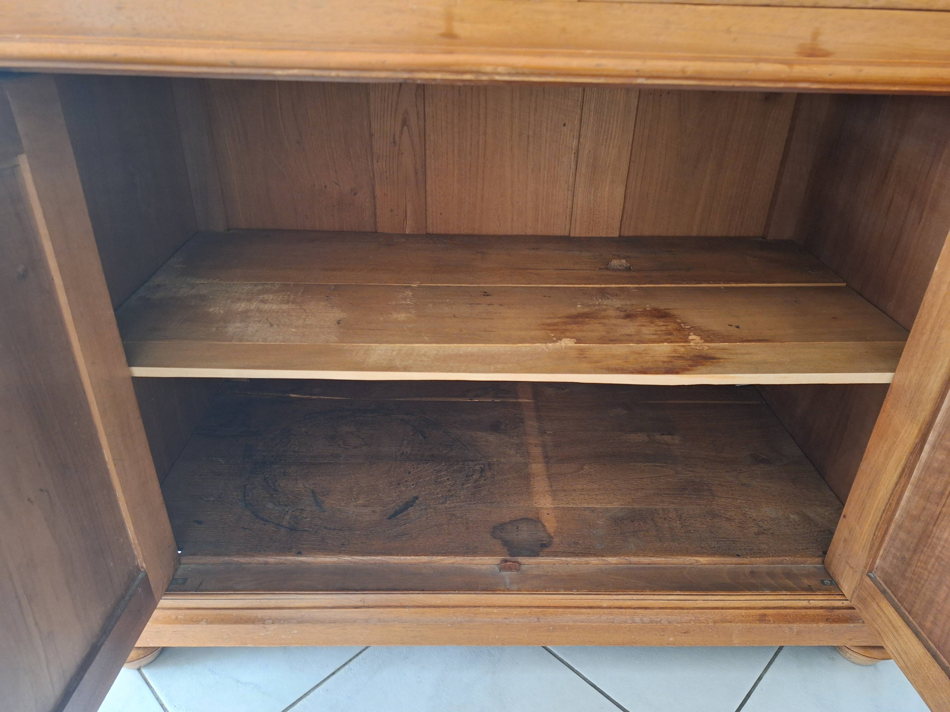 Ancien meuble de salle de bain avec marbre