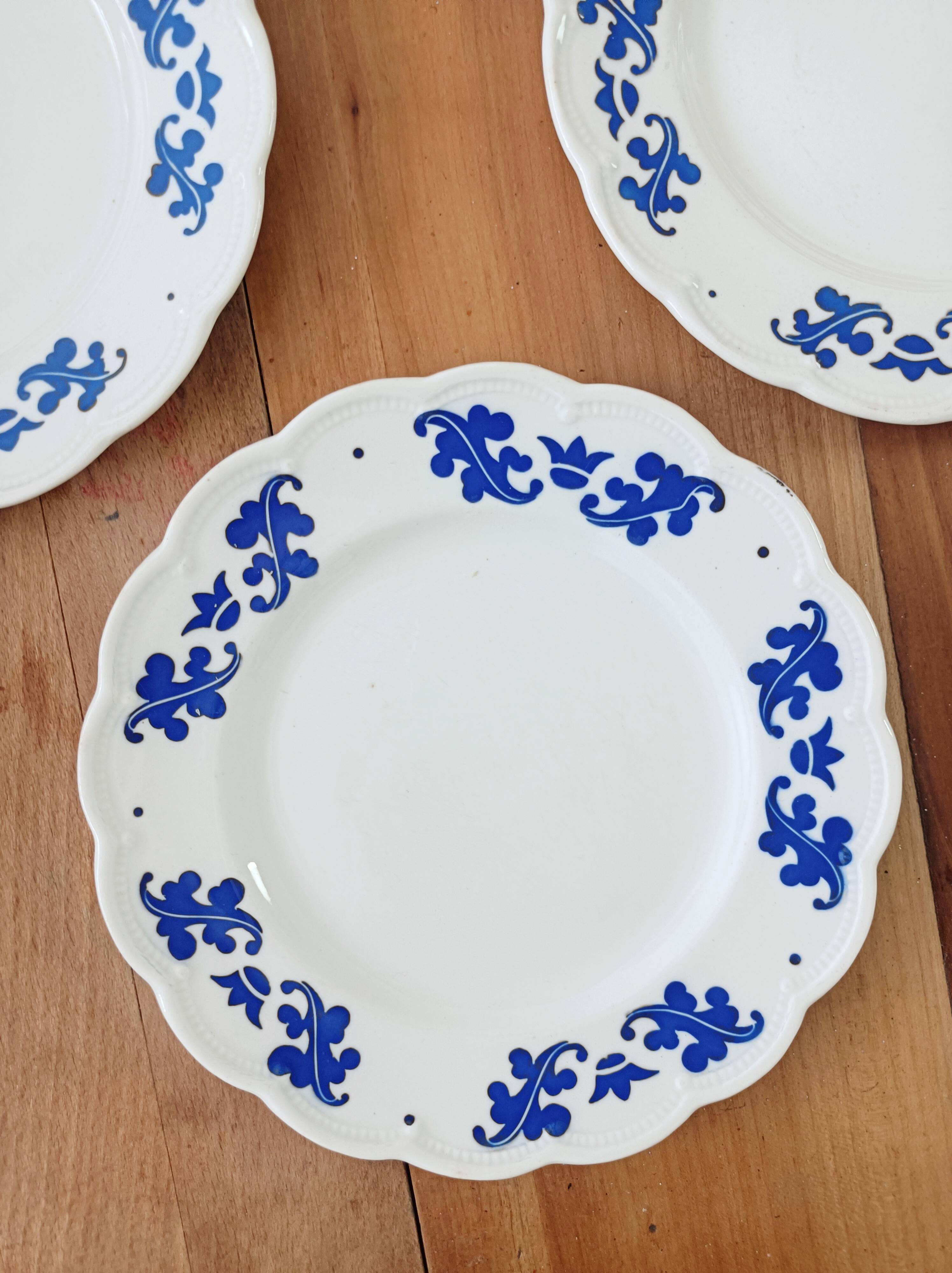 Set of 6 Boch oak leaf dessert plates