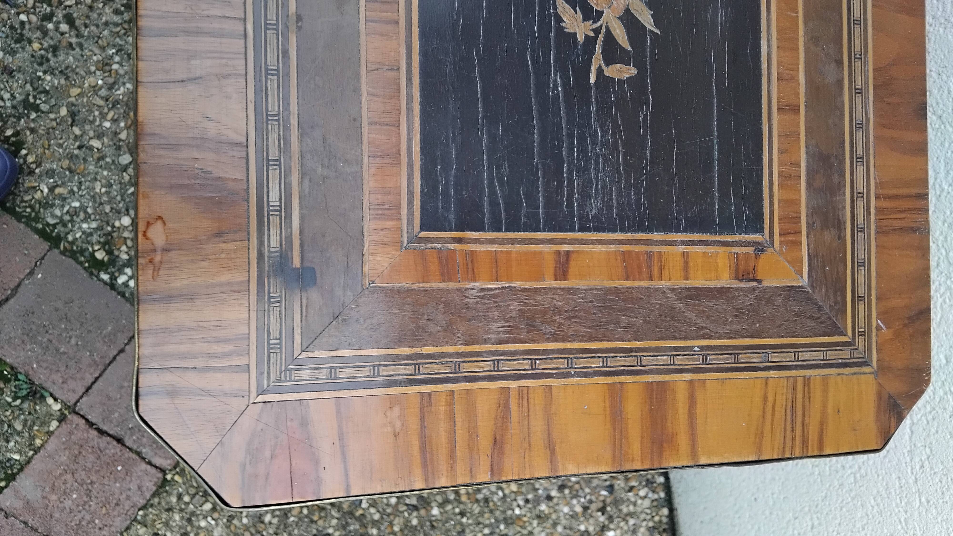 Travailleuse, coiffeuse en bois noirci et marqueterie, époque Napoléon III