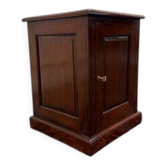 Classic English chest of drawers