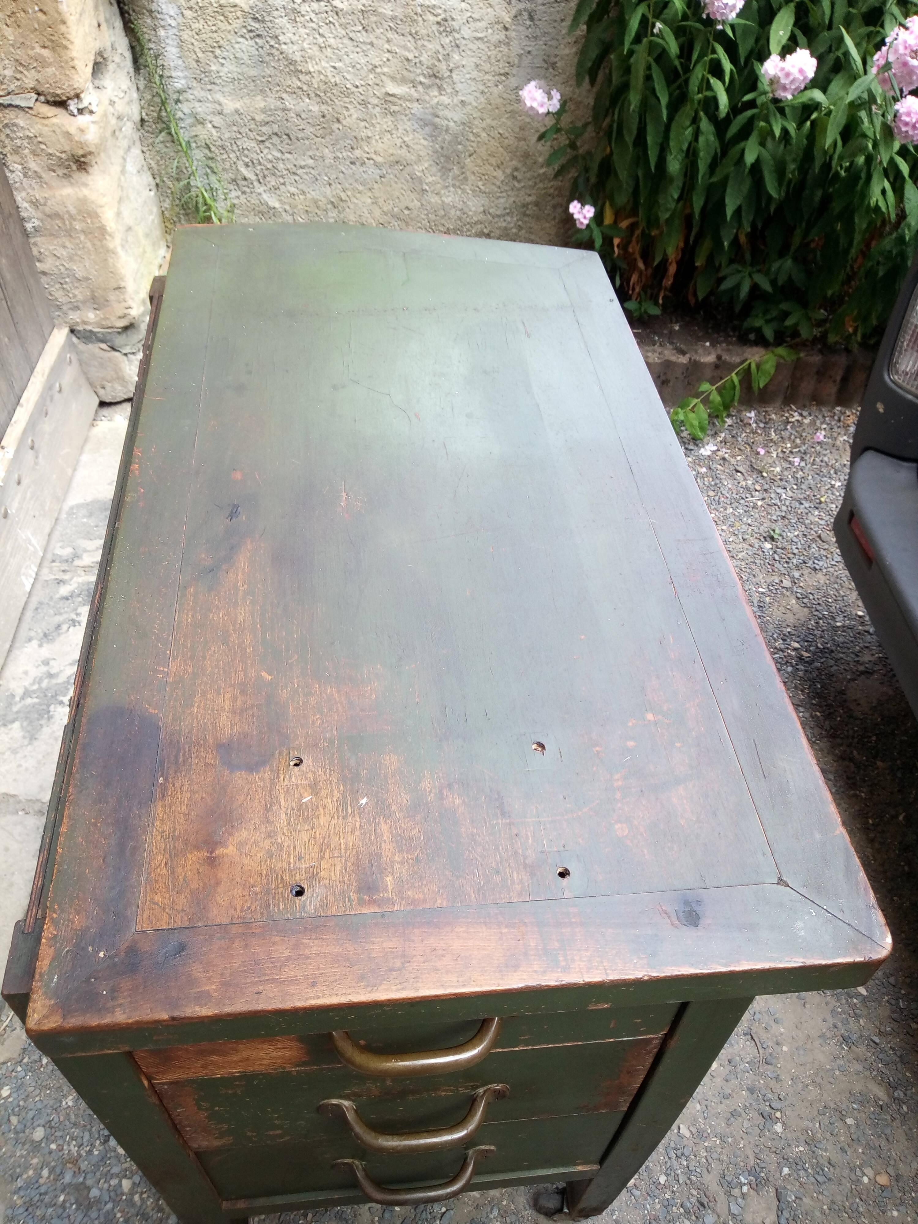 Vintage establishment