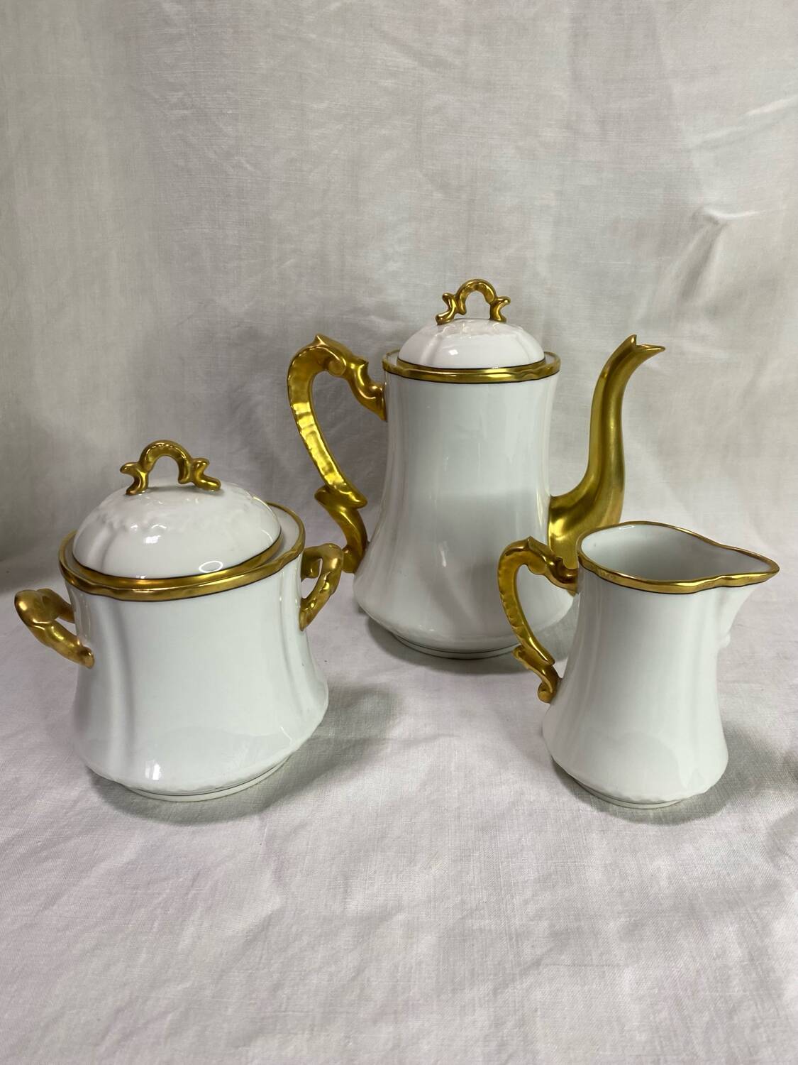 3-piece coffee service in Limoges porcelain – white and gilded