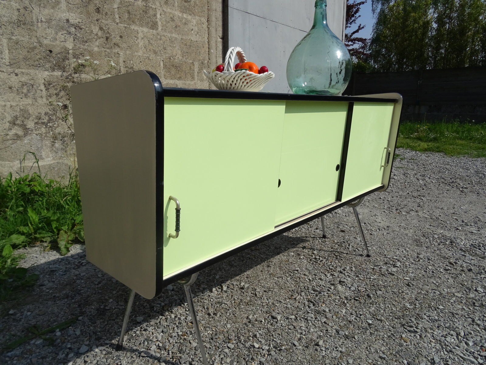 Enfilade formica sliding doors