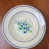 Antique shallow dish in Badonviller earthenware.