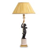 Lampe en bronze représentant un putti, socle en marbre. Circa 1880.