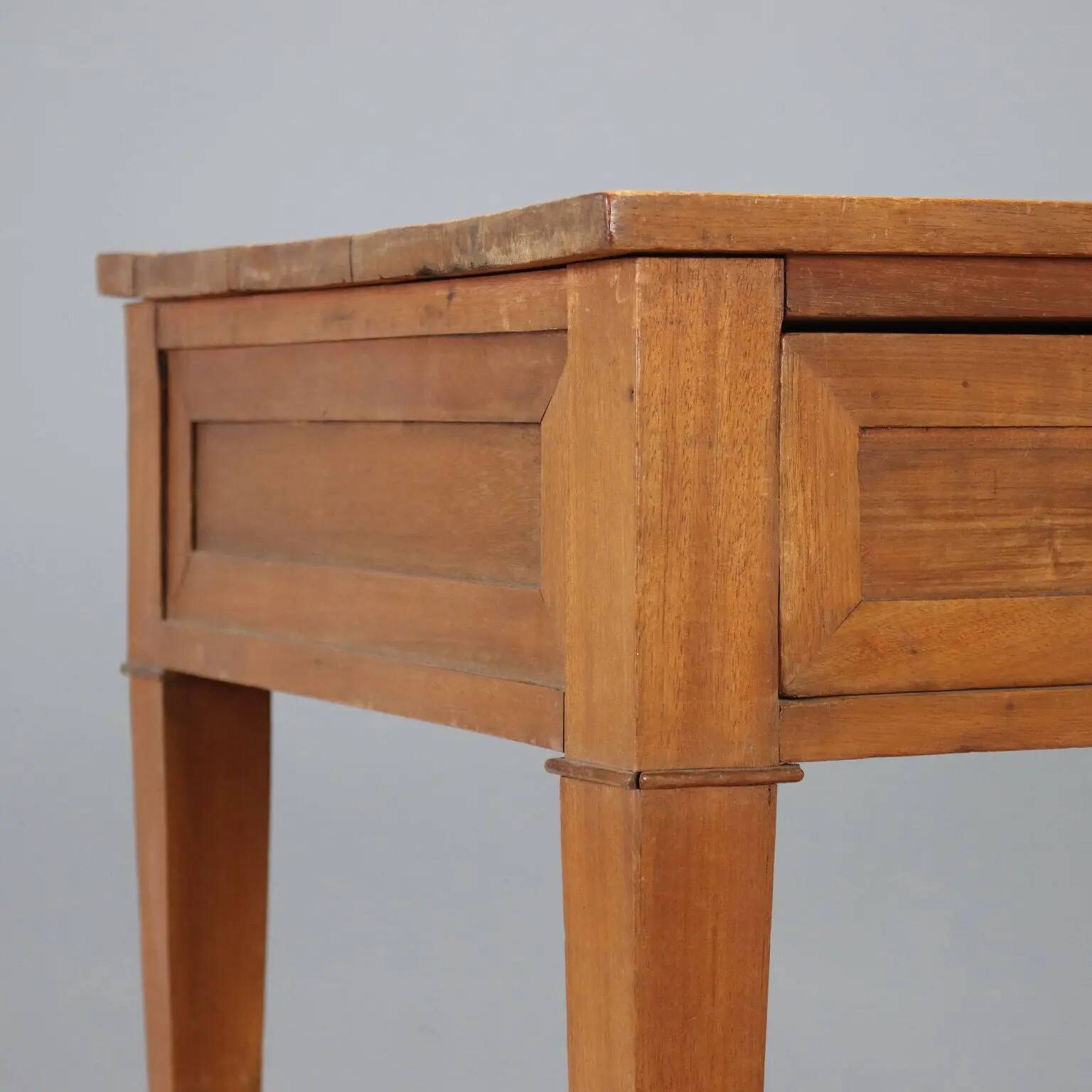 Antique Directoire writing desk in mahogany, Italy, 19th century.