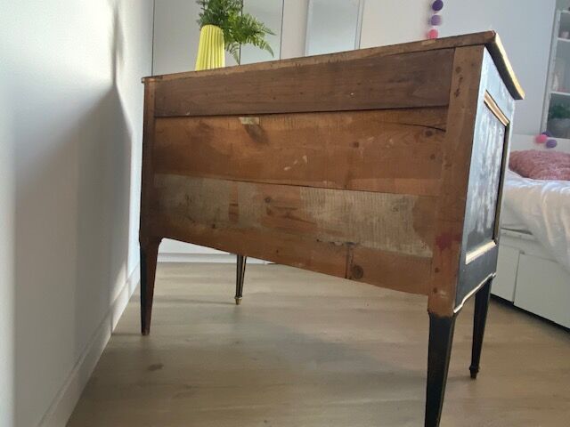 Painted chest of drawers