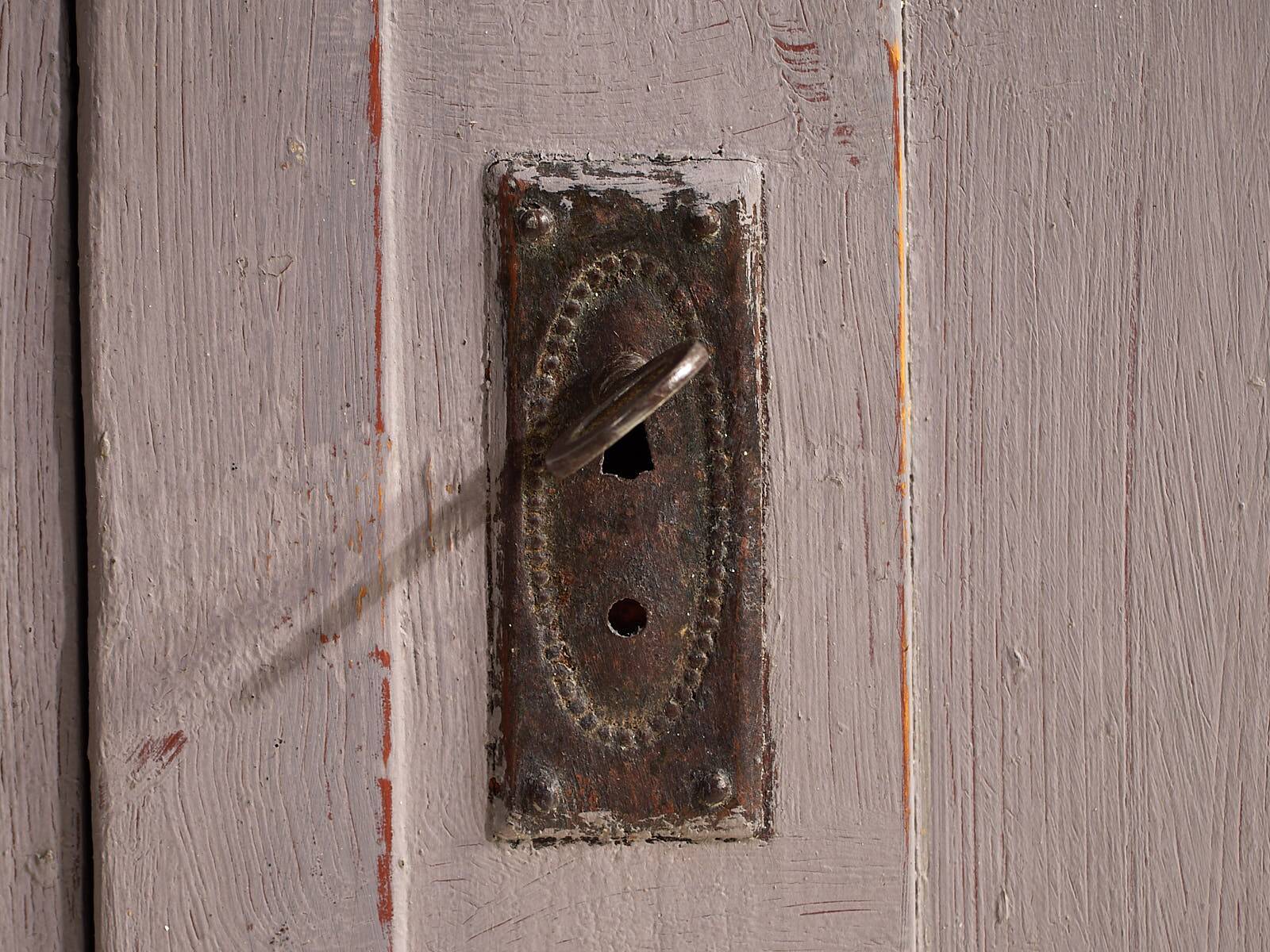 Antique purple chest of drawers (c.1920)