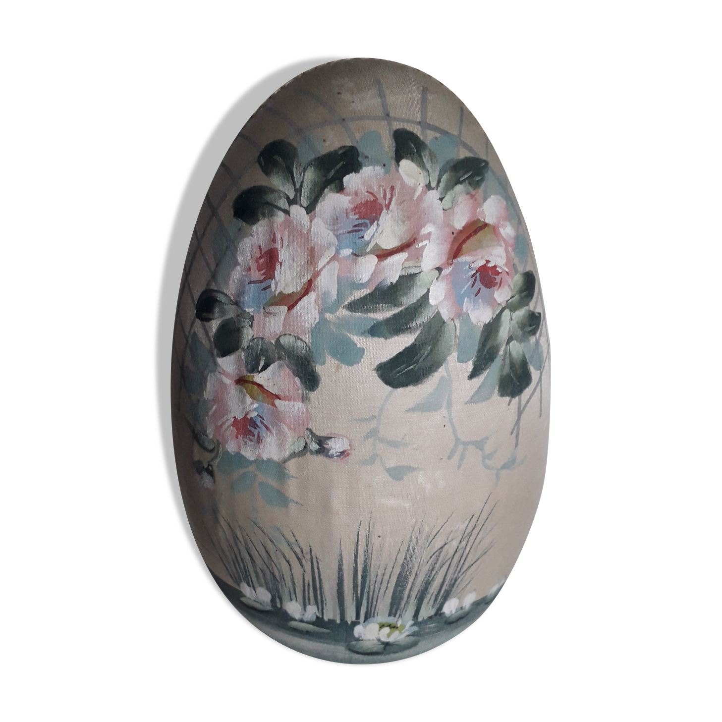 Ancient Boïte for egg-shaped treats in hand-painted silk