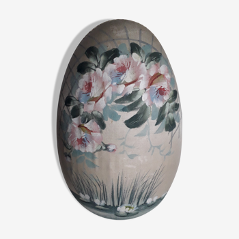 Ancient Boïte for egg-shaped treats in hand-painted silk