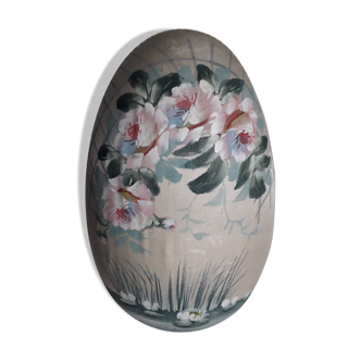 Ancient Boïte for egg-shaped treats in hand-painted silk