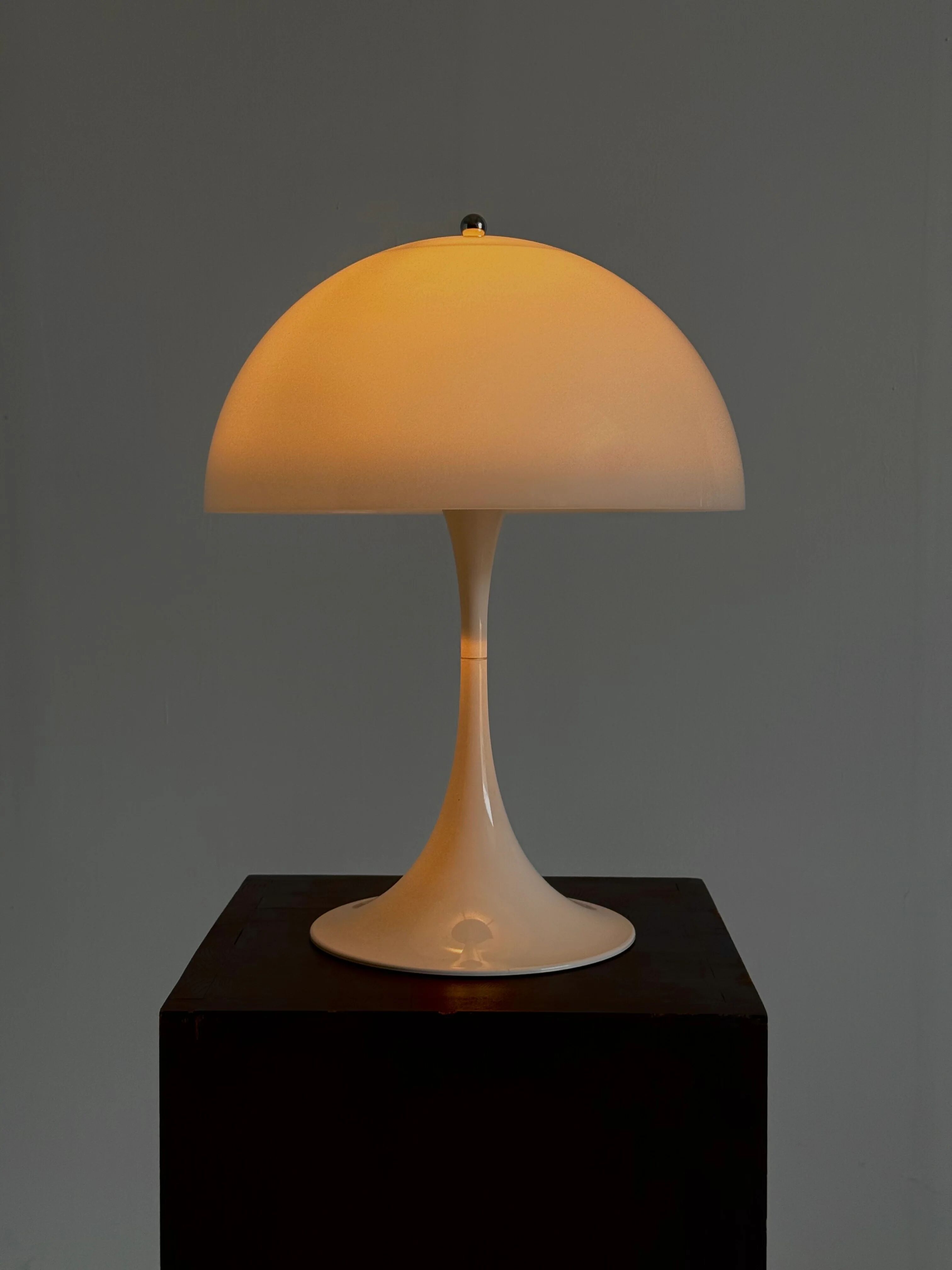 Lampe de table Panthella Louis Poulsen Verner Panton Blanche