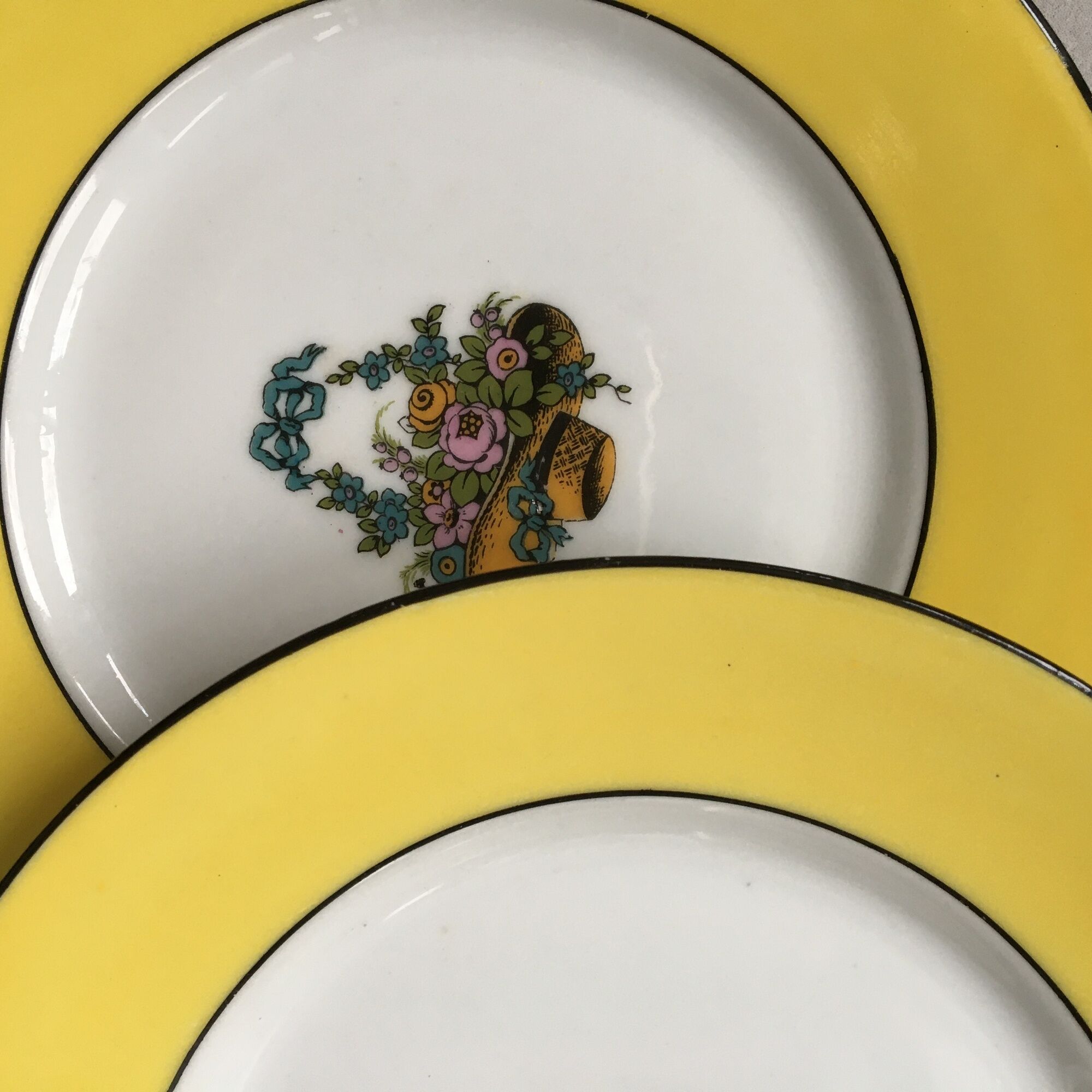 set of 6 porcelain plates "Chapeau and garlands flowers"