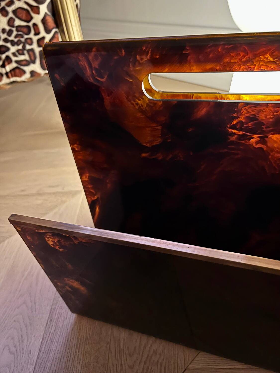 Plexiglas magazine holder