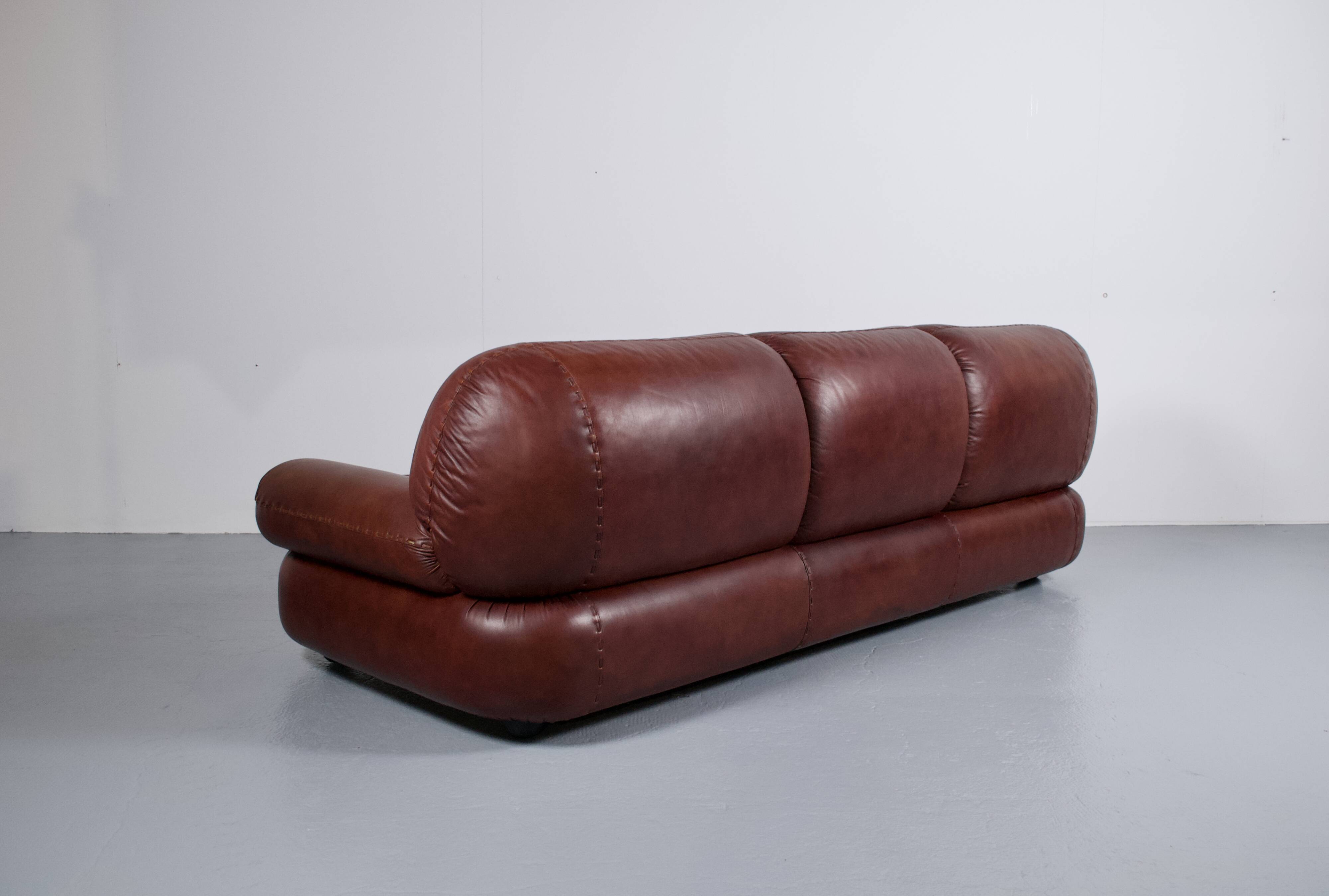 Sapporo leather sofa 1970s by Mobil Girgi publisher