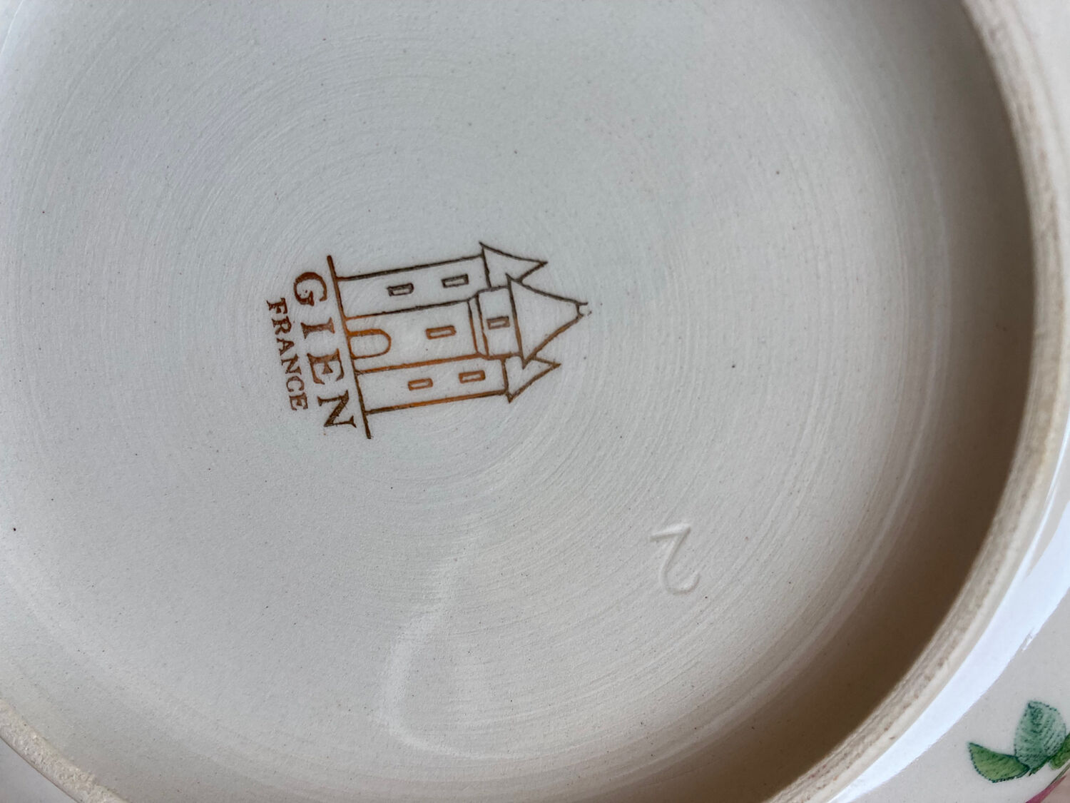 Bonbonnière / Gien earthenware box with pink motif