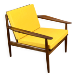 Fauteuil par Arne Vodder pour Glostrup, teck avec un revêtement en tissu jaune moutarde, années 1950.