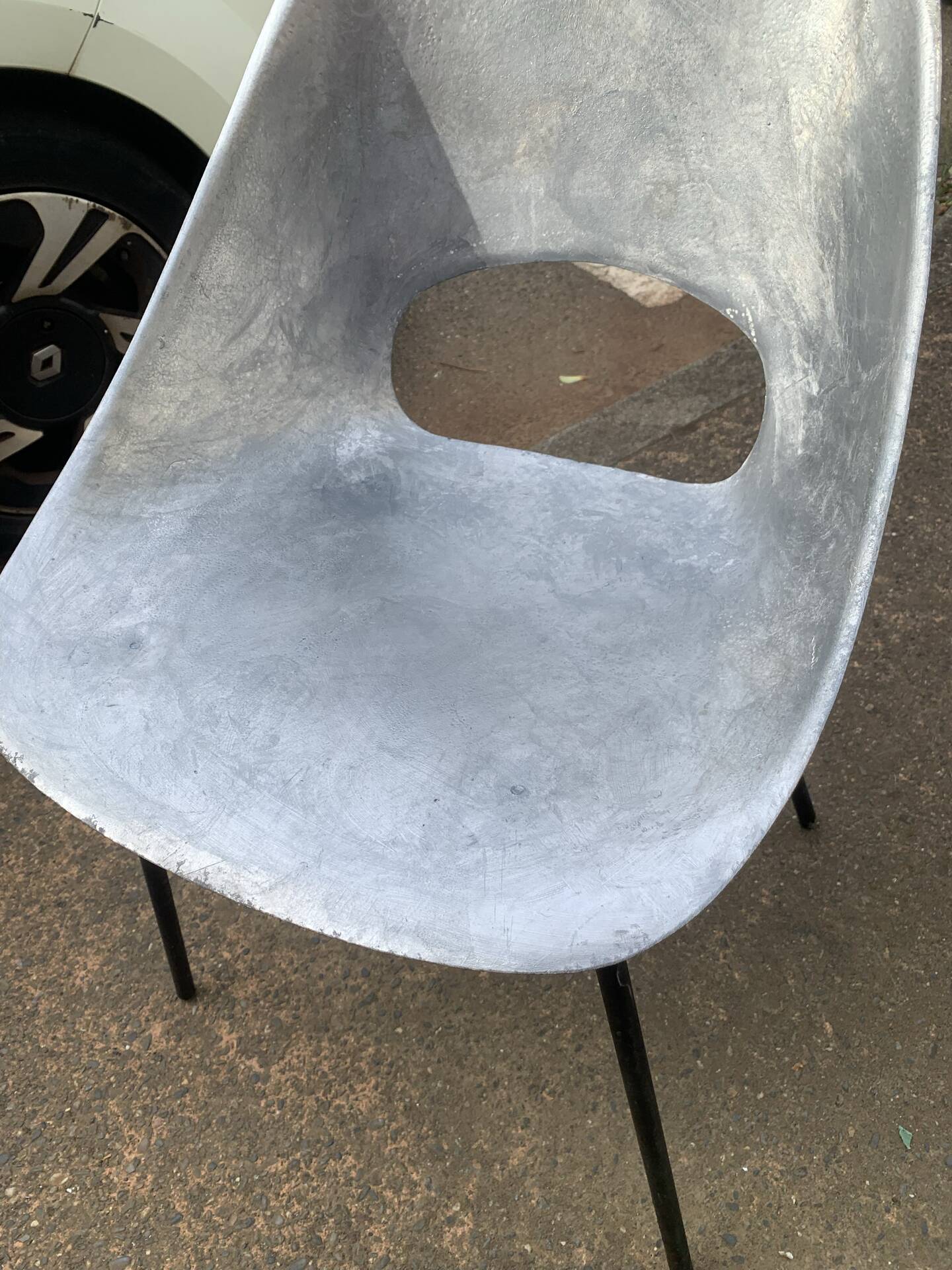 Quatre chaises 1953 modèle Tonneau design Pierre Guariche Co