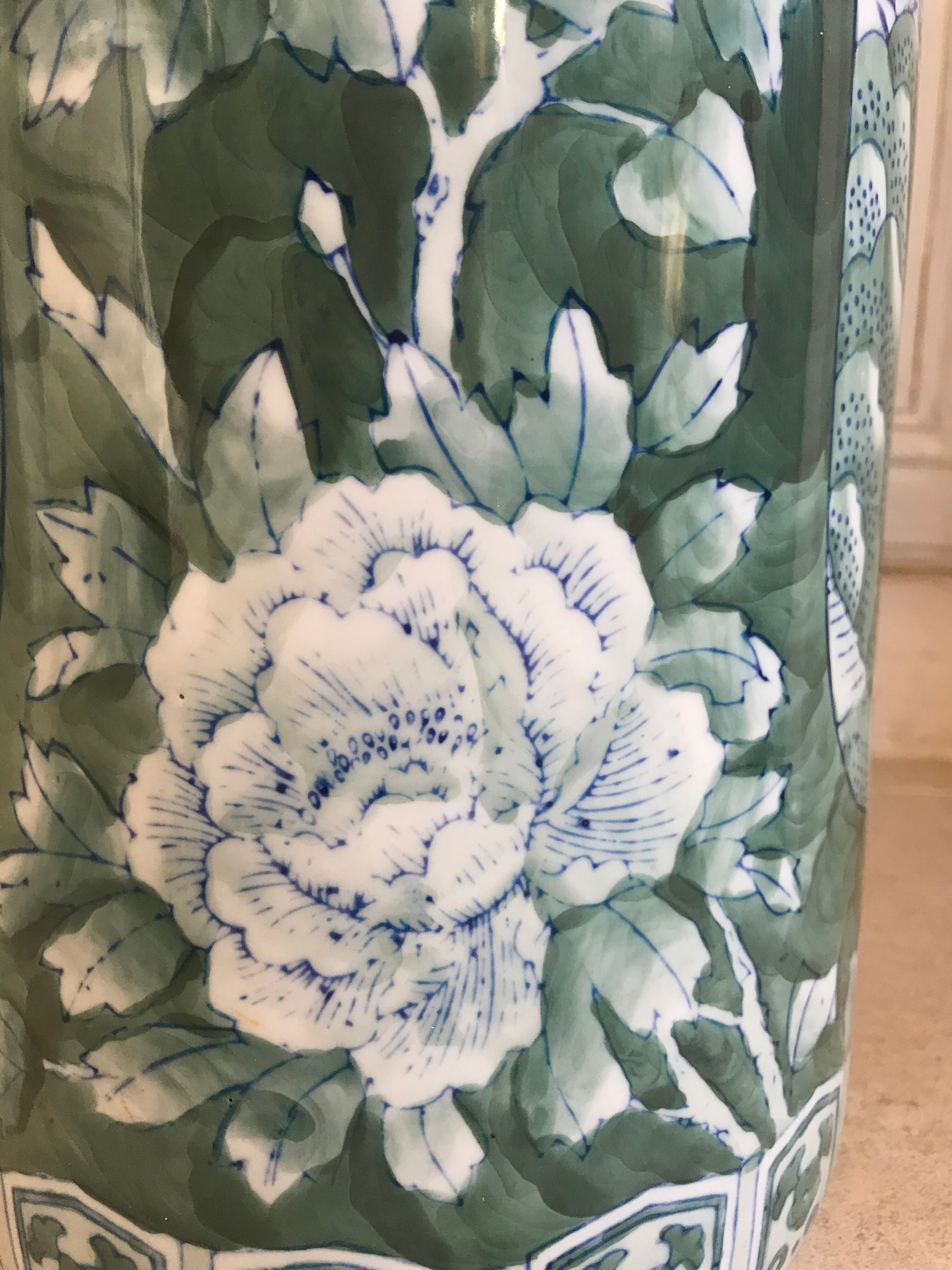 Porcelain roller umbrella holder