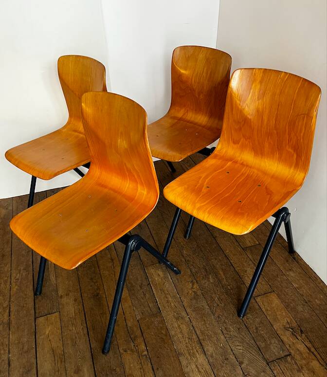 Set of 4 Pagholz Galvanitas chairs in light wood.