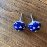 2 buttons, ceramic door handles, white blue