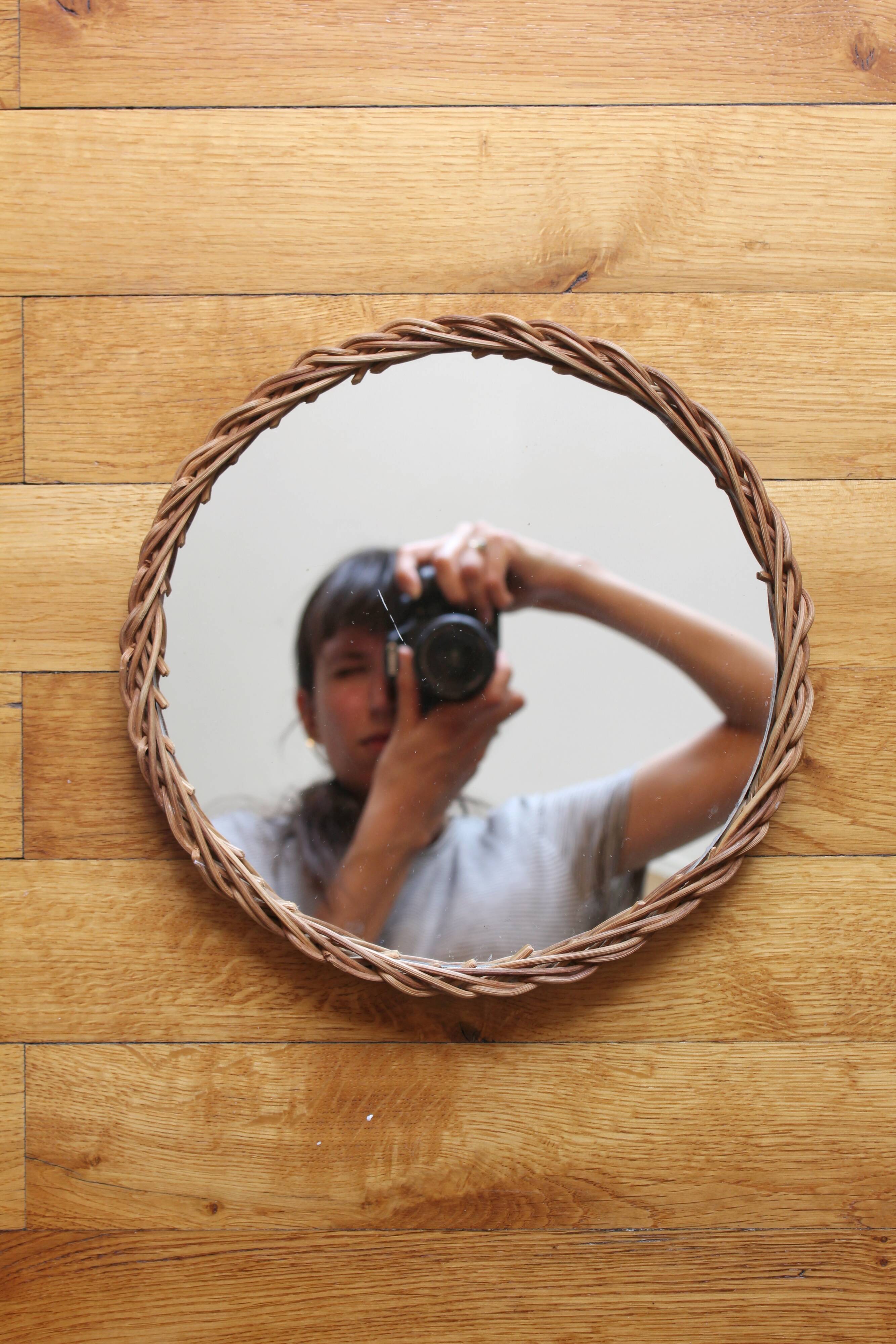 Decorative mirrored tray surrounded by vintage rattan/wicker