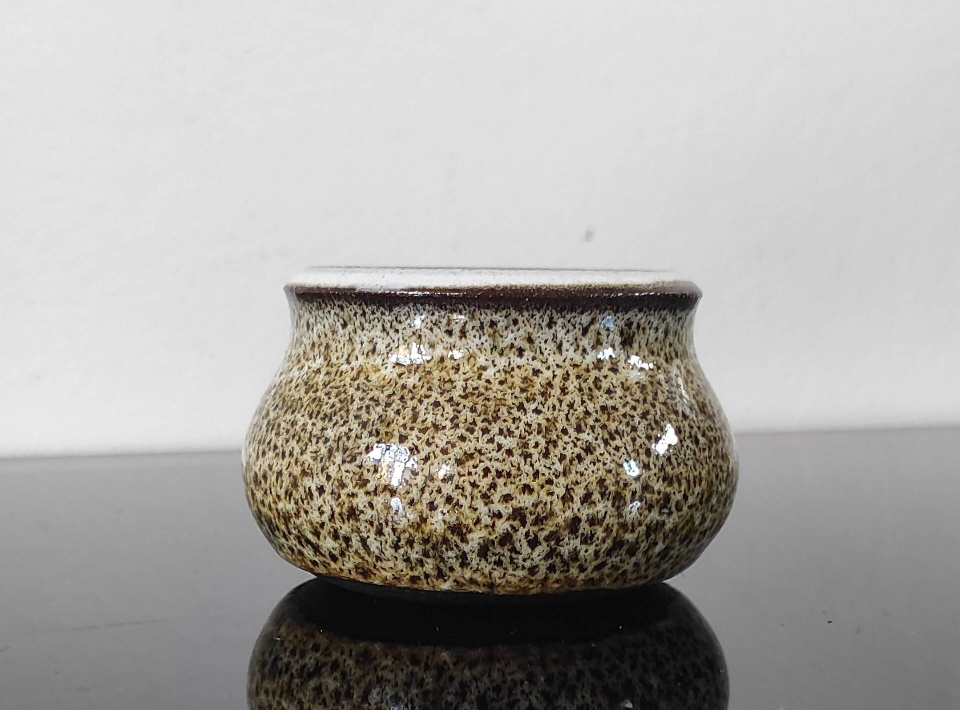 Petit pot vintage en grès émaillé scandinave