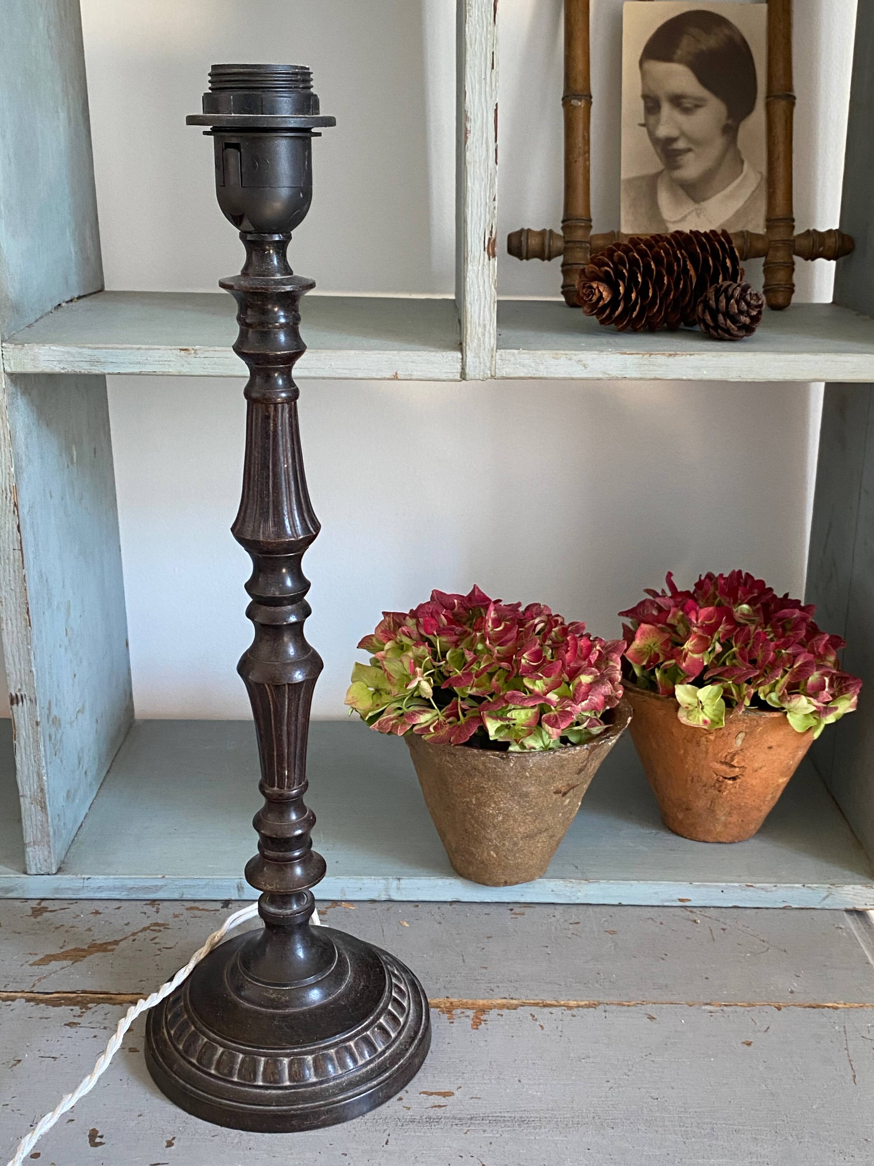 Chiseled metal lamp base