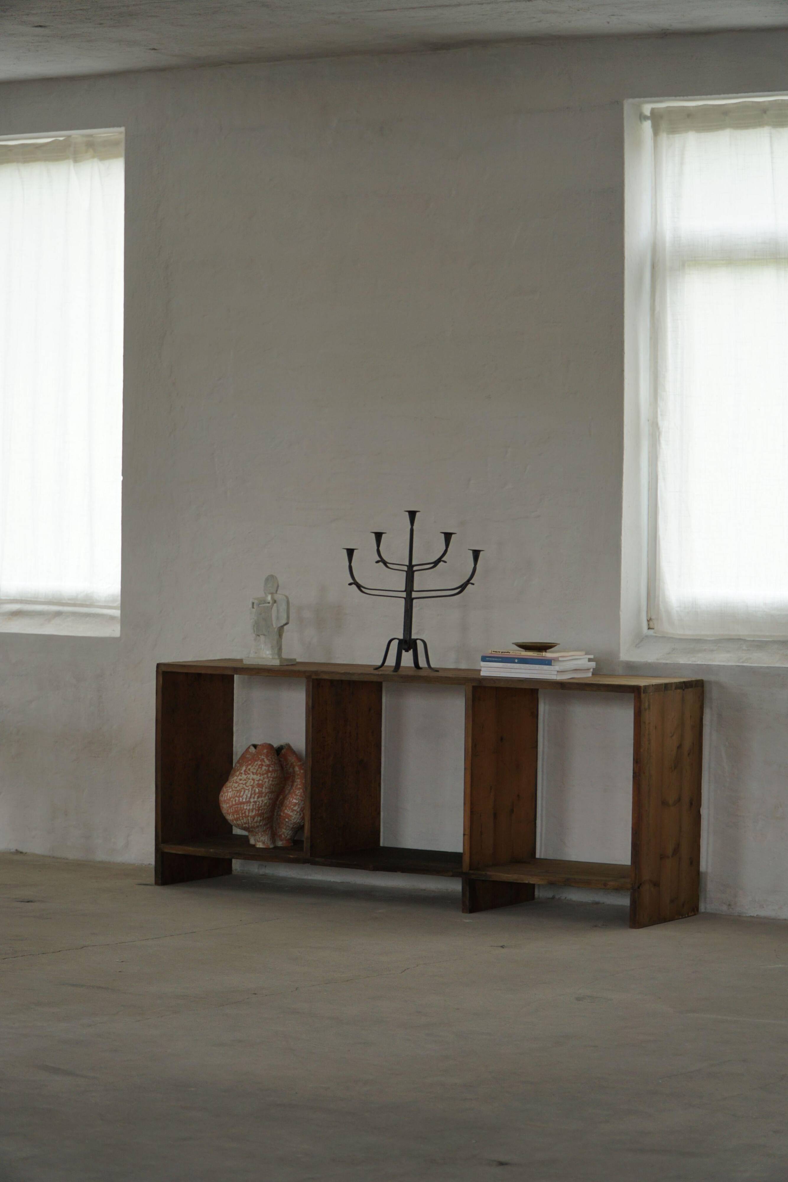 Primitive French shelf from the early 20th century in patinated oak, Wabi Sabi, 1920s.