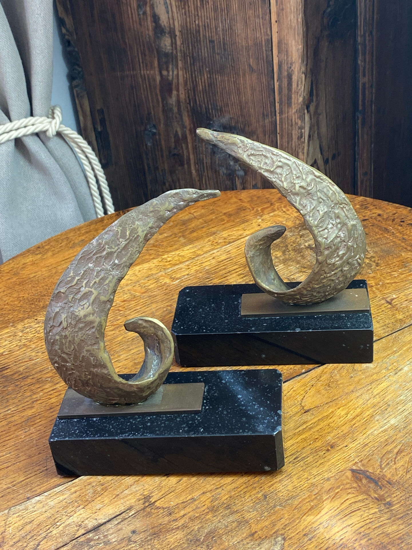 Bookends in bronze and marble