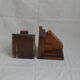 Paire de serre-livres vintage en bois