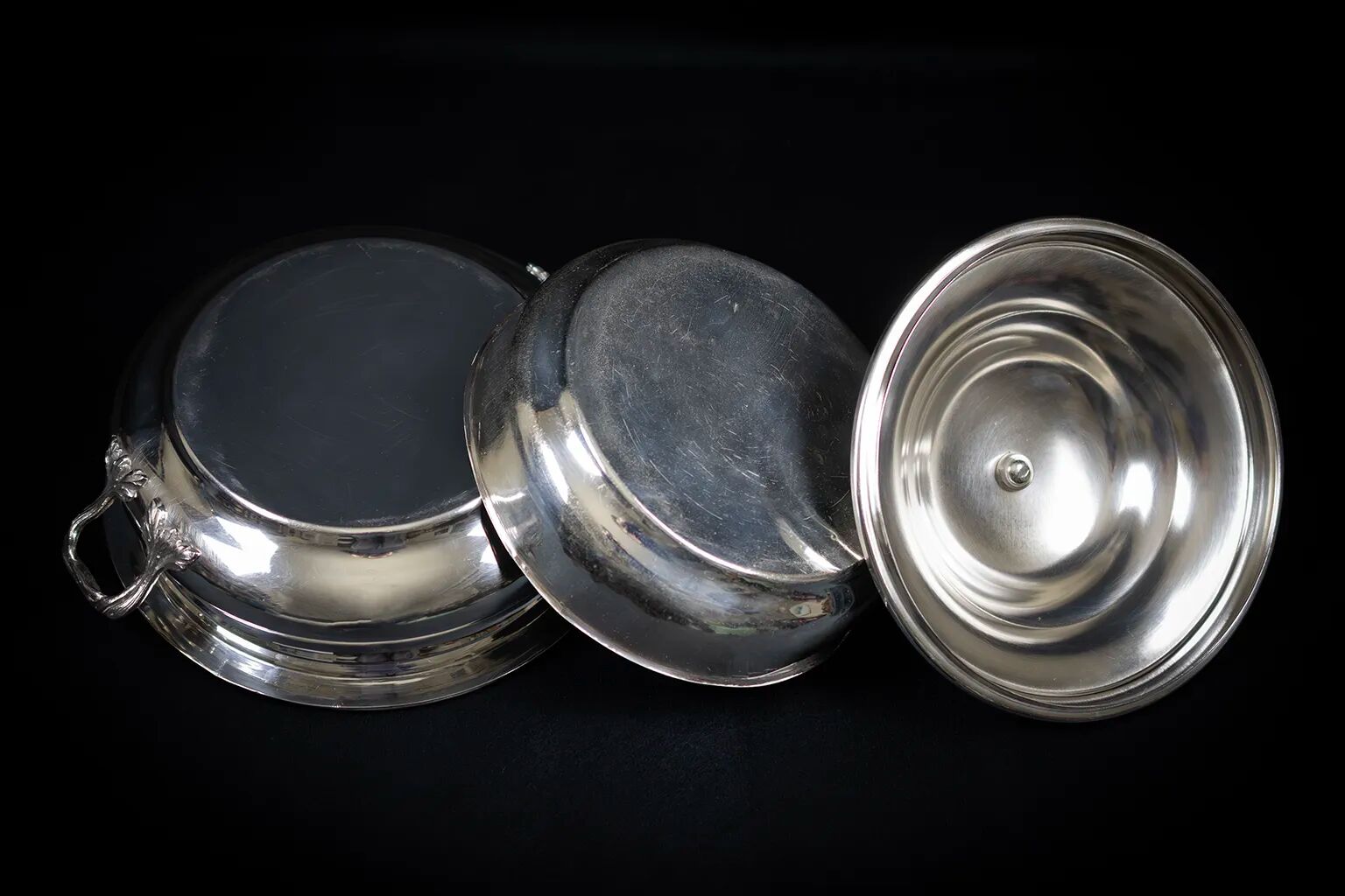 Silver-plated vegetable dish with matching tray – stamped
