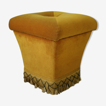 Pouf coffre vintage velours ocre et passementerie