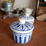 Lot of two porcelain pots
