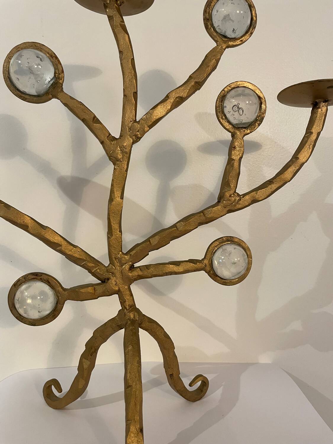 Candelabre en fer forgé et verre XXe