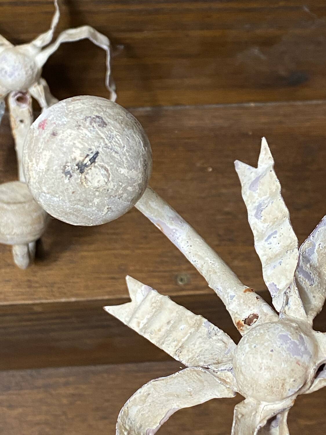 Metal and wood bow and ribbon hooks